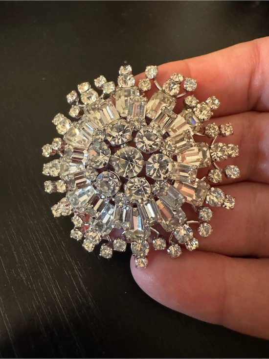 Austria Jewelry - Austria vintage crystal domed silver tone brooch, EUC. All stones are bright.